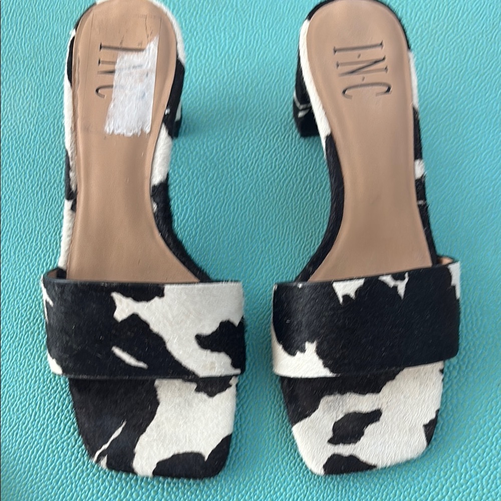 NWOT INC International Concepts Black and White Slide Cow Slides Size 6